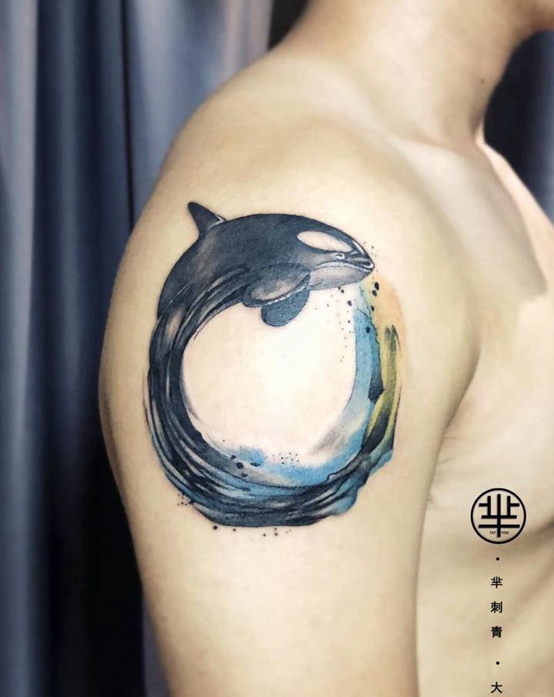 鲸纹身图片_手臂纹身图案