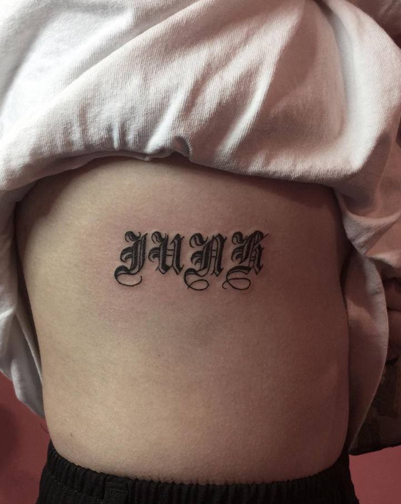 哥特纹身图片_腰部纹身图案