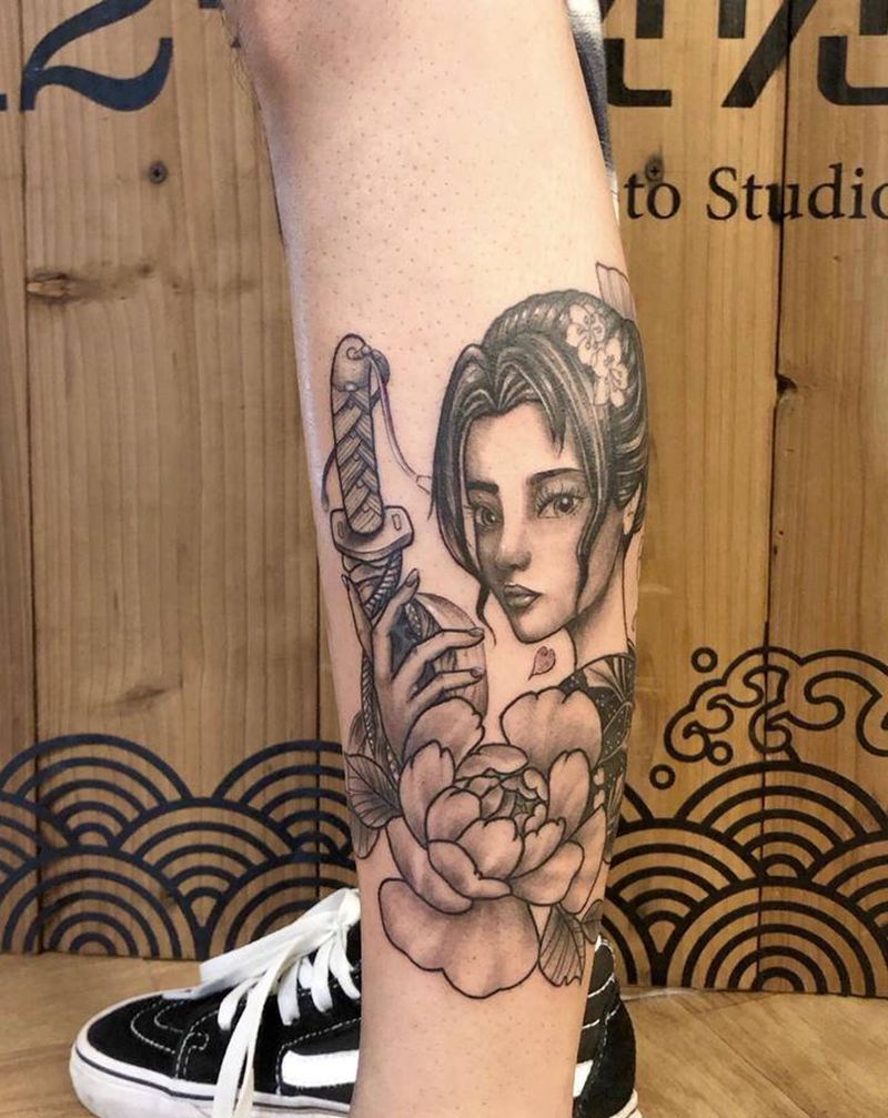 艺妓纹身图片_腿部纹身图案