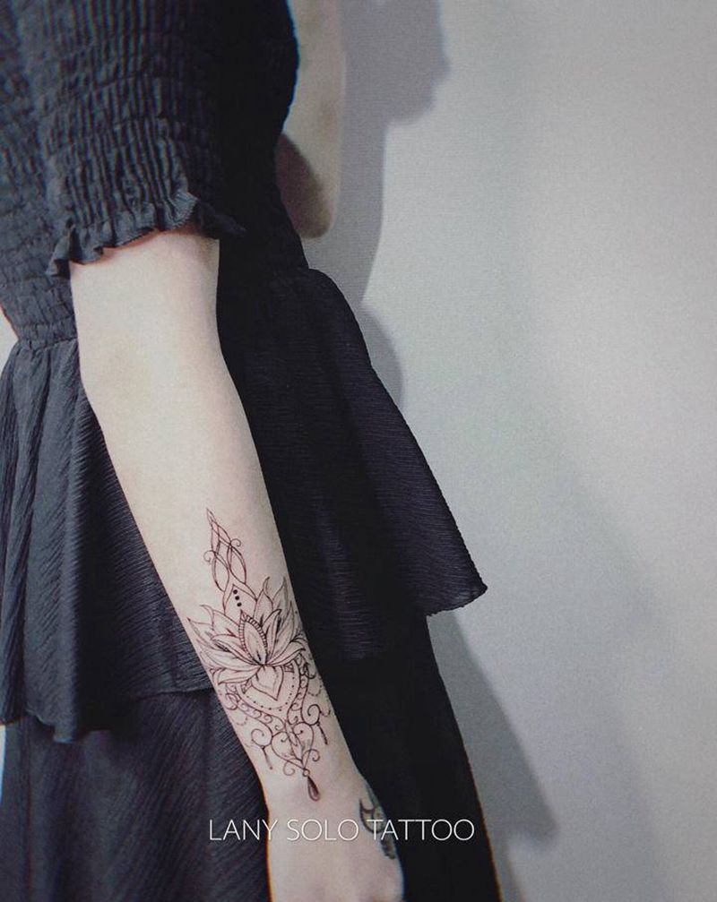 梵花纹身图片_手臂点刺几何梵花纹身图案