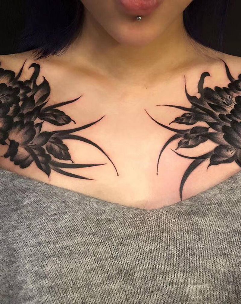 牡丹纹身图片_胸部肩部水墨纹身图案