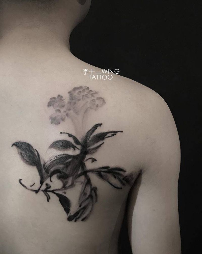 水墨植物纹身图片_背部水墨纹身图案