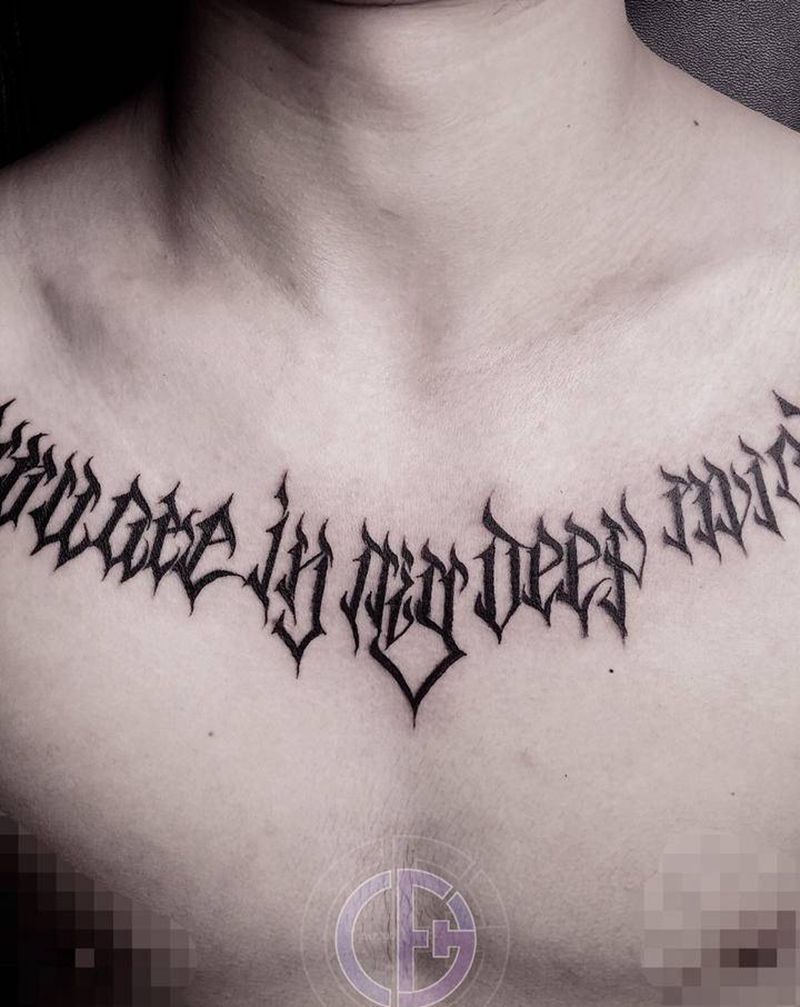 哥特字花胸纹身图片_胸部花体字纹身图案