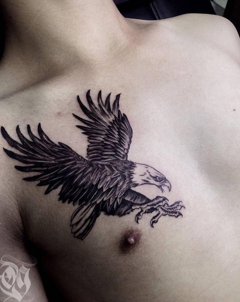 老鹰展翅翱翔纹身图片_胸部欧美写实点刺纹身图案