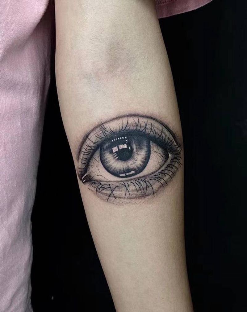写实眼睛纹身图片_手部手臂欧美写实纹身图案