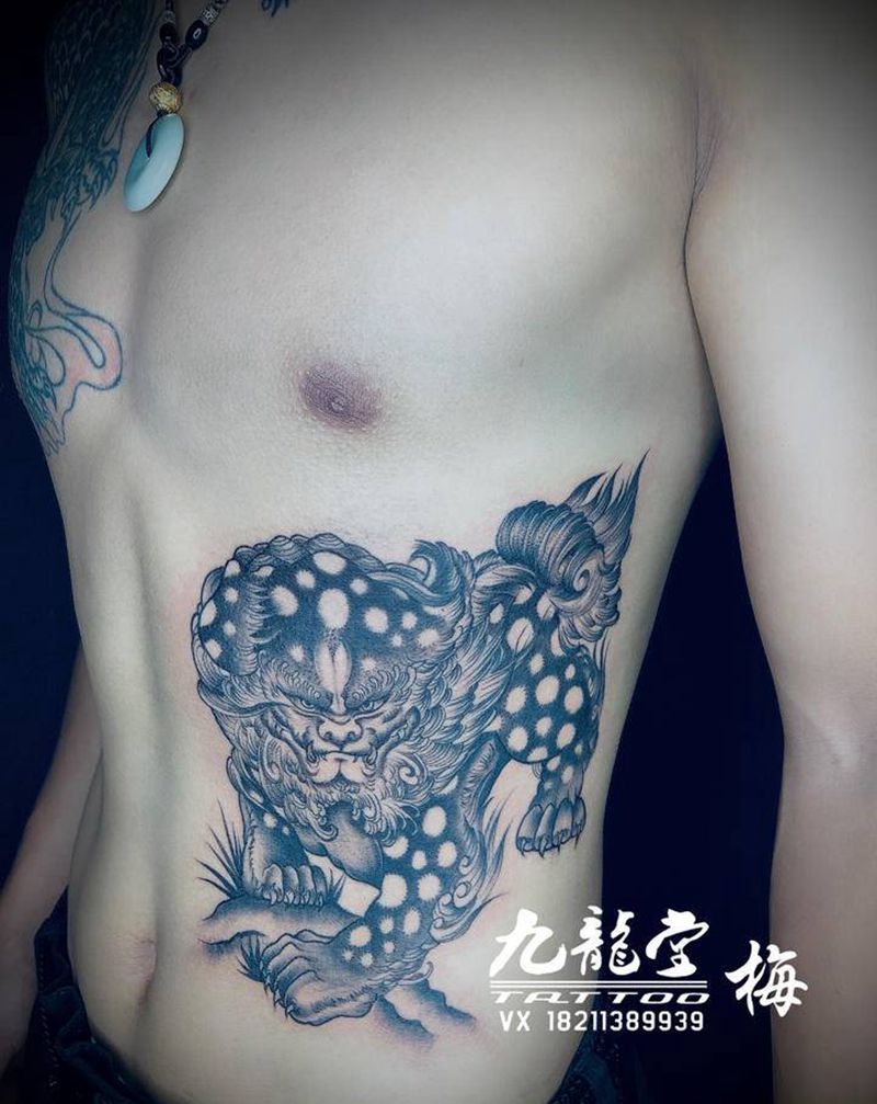 唐狮纹身图片_腰部老传统纹身图案