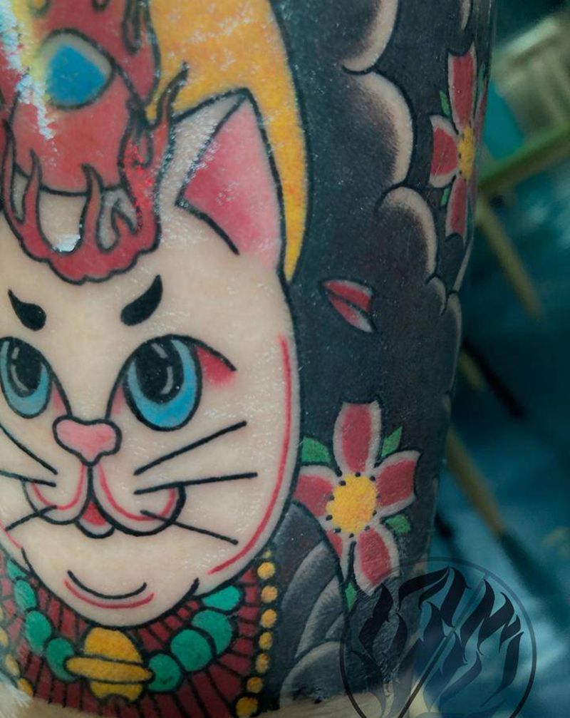 传统招财猫纹身图片_脚部腿部老传统纹身图案