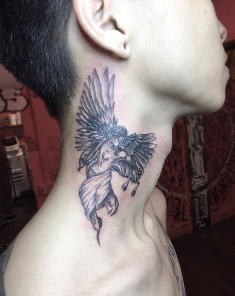 3张遮盖纹身图片_颈部腿部纹身图案