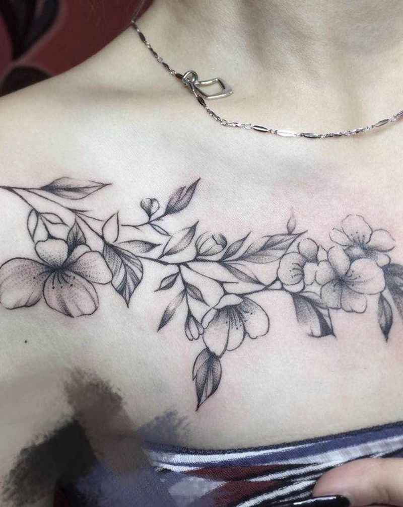 素花纹身图片_胸部纹身图案