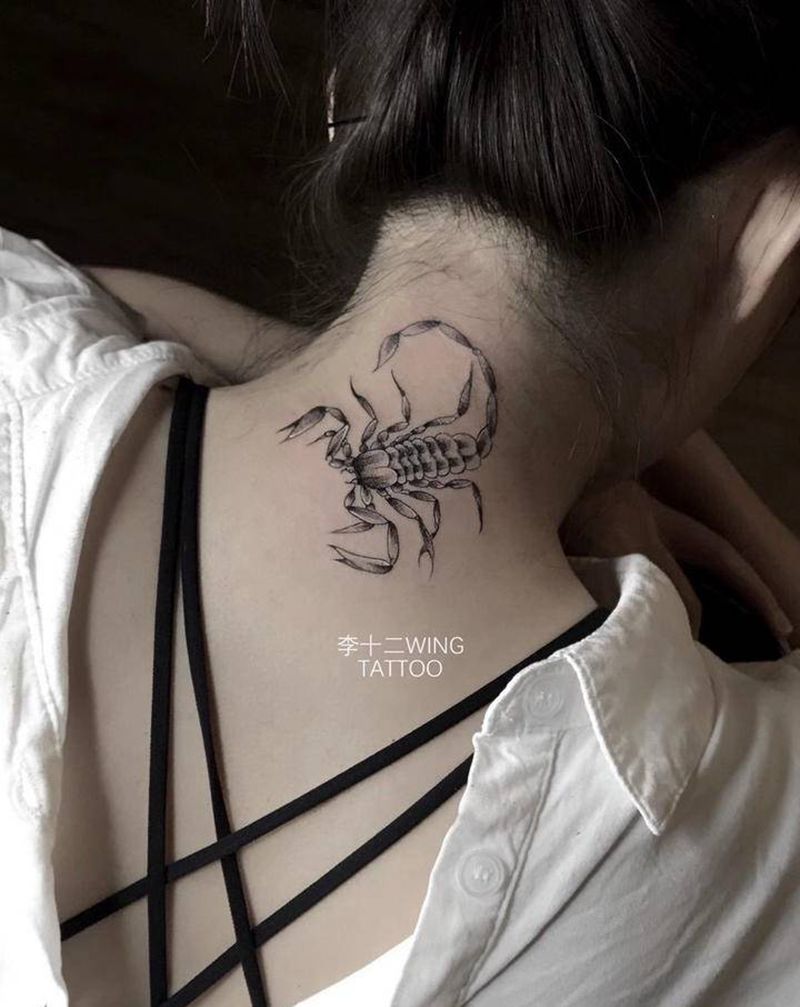 蝎子纹身图片_颈部图腾纹身图案