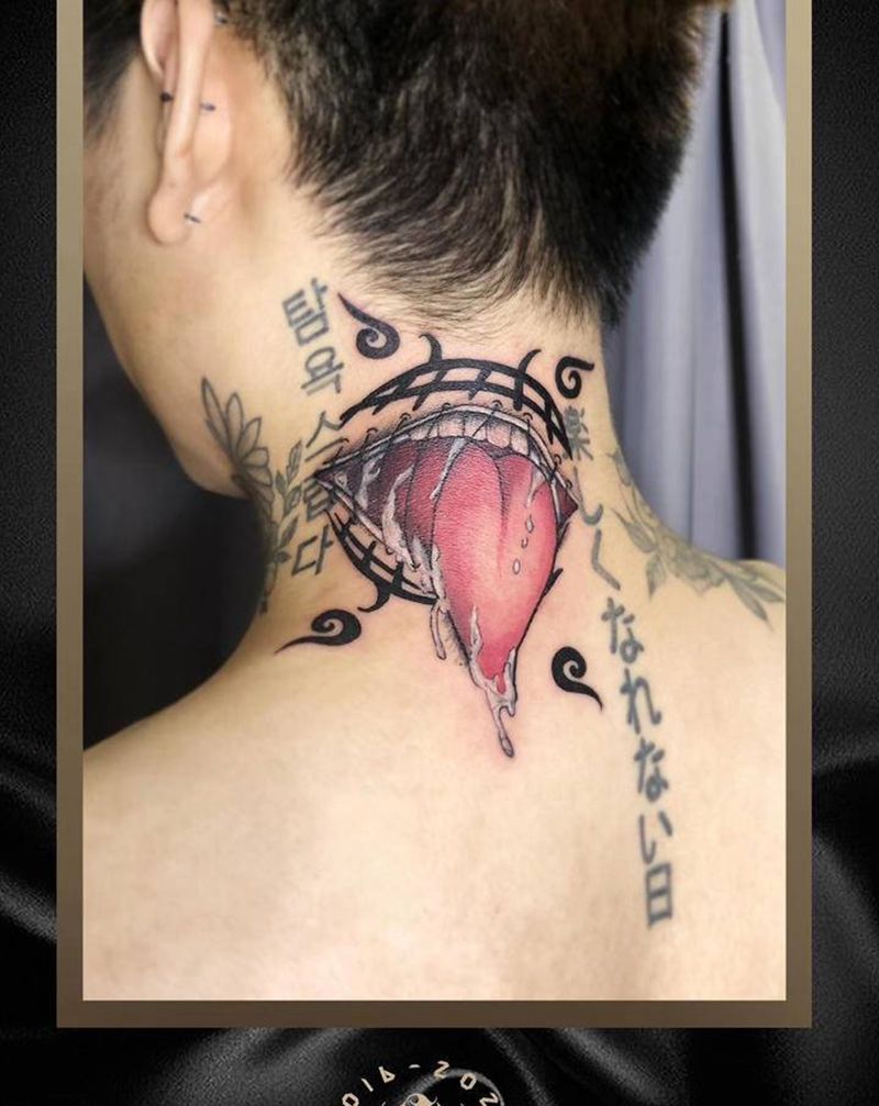 欲望纹身图片_颈部纹身图案