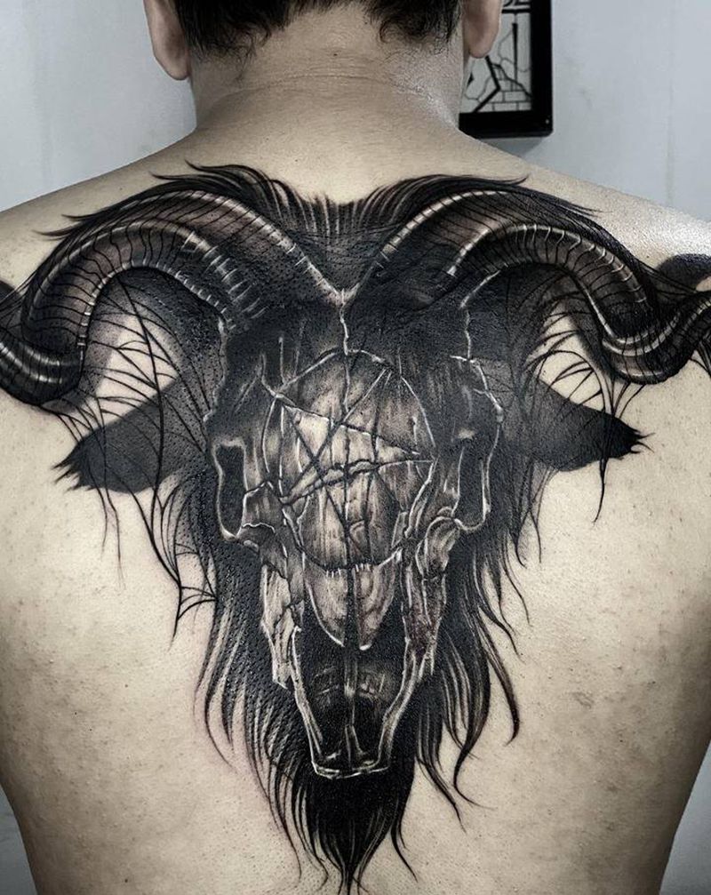 后背写实羊头遮盖纹身图片_背部欧美写实纹身图案