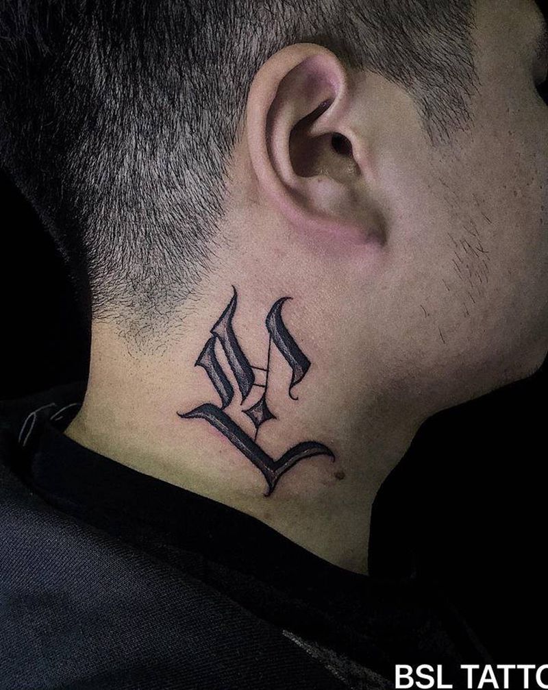 字母L纹身图片_颈部纹身图案