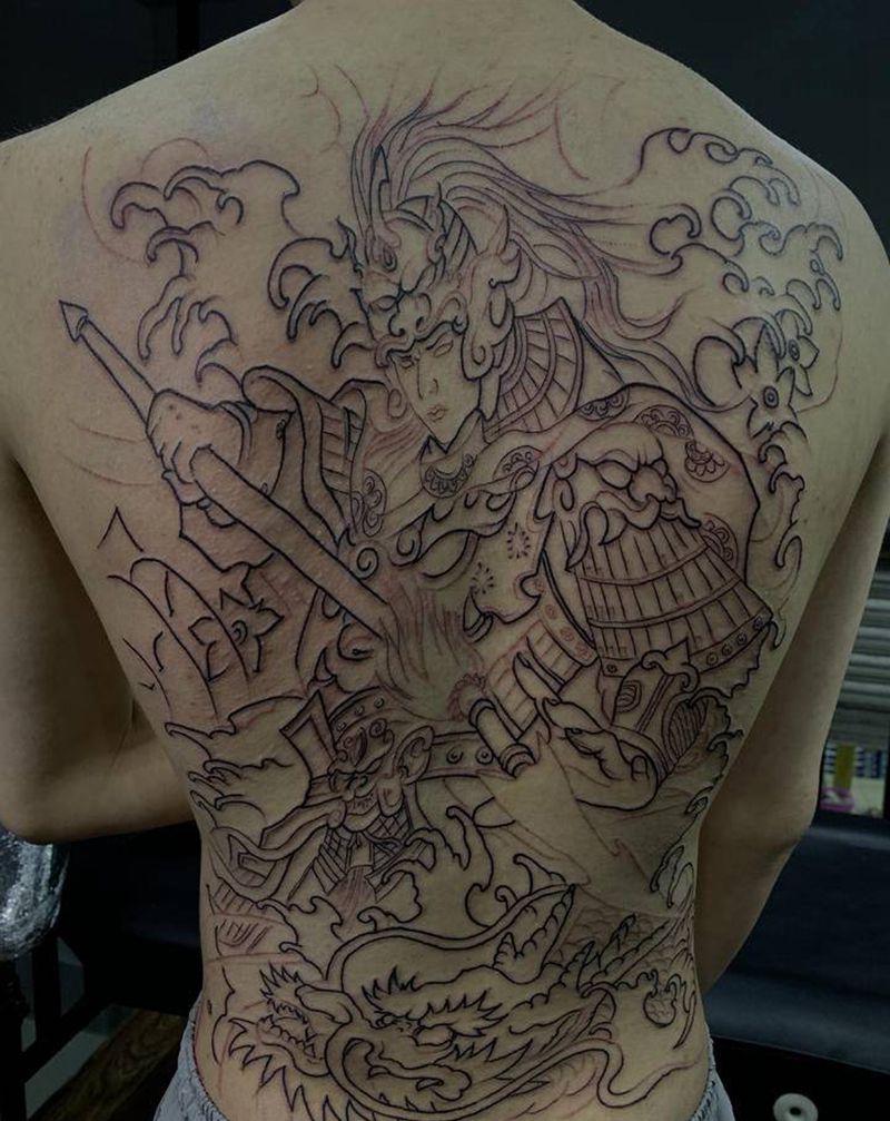 子龙，，未完纹身图片_背部纹身图案