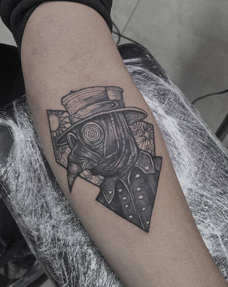 鸟嘴医生纹身图片_手臂欧美写实纹身图案