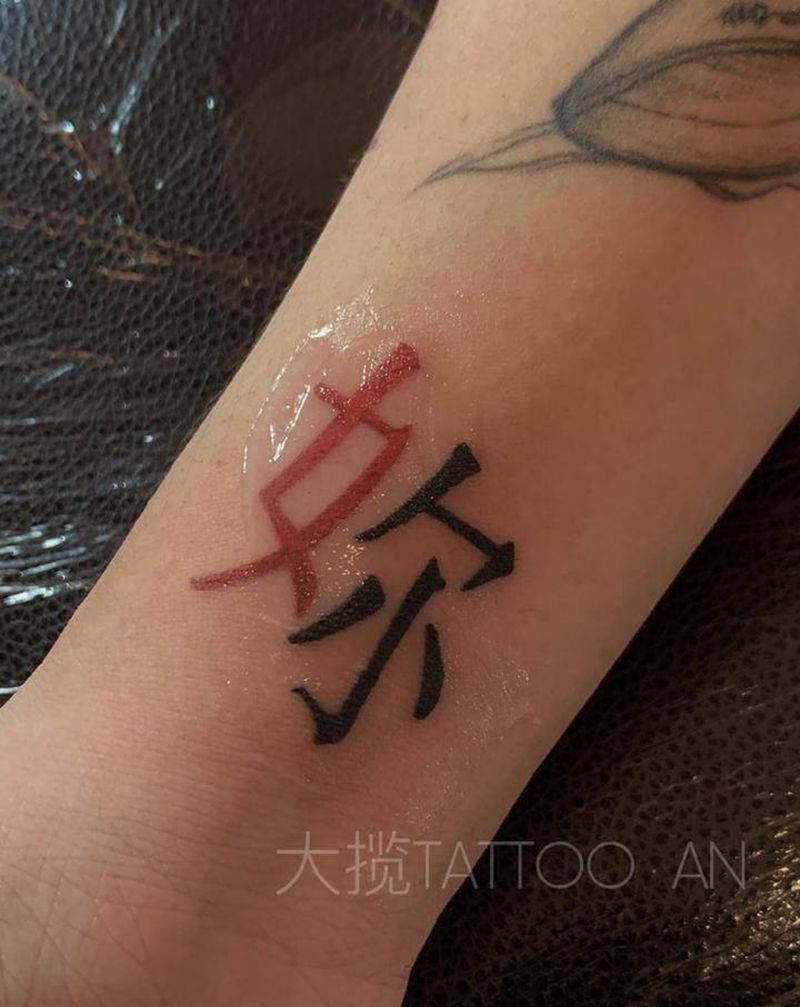 众生皆  「妳」纹身图片_手部纹身图案