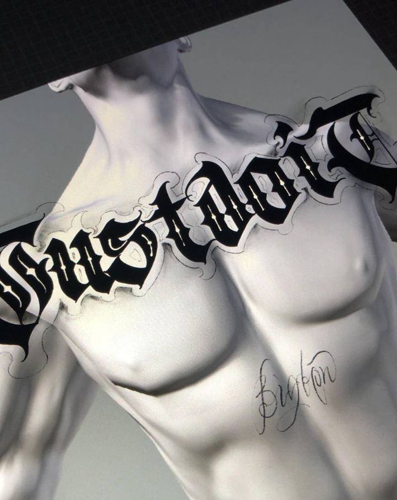 JUST DO IT纹身图片_胸部花体字纹身图案