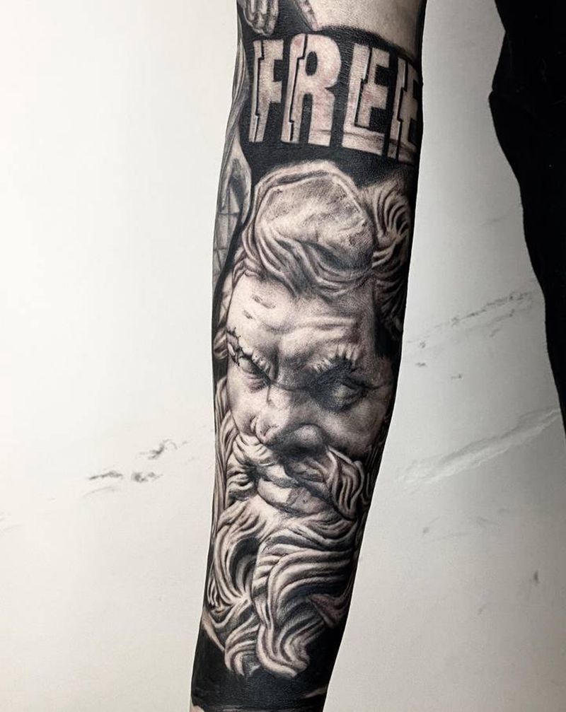 宙斯石膏花臂纹身图片_手臂欧美写实纹身图案