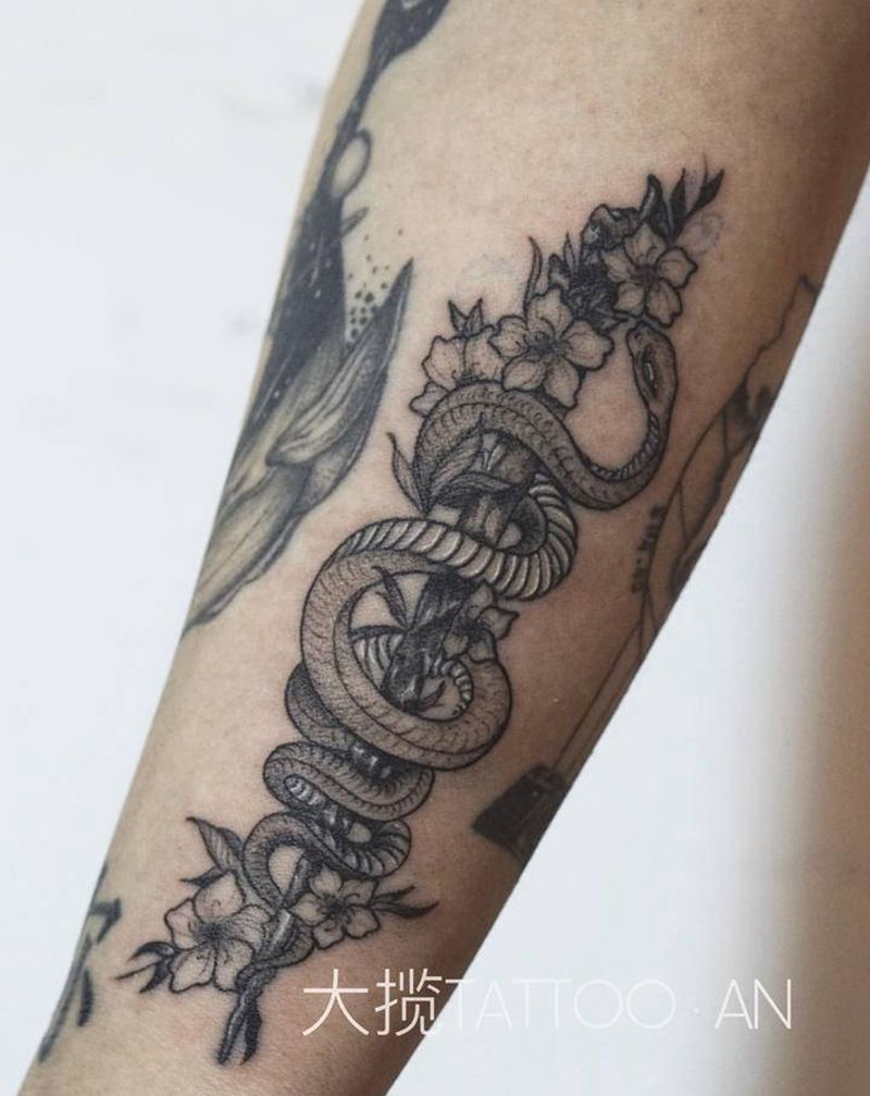 蛇杖纹身图片_手臂纹身图案