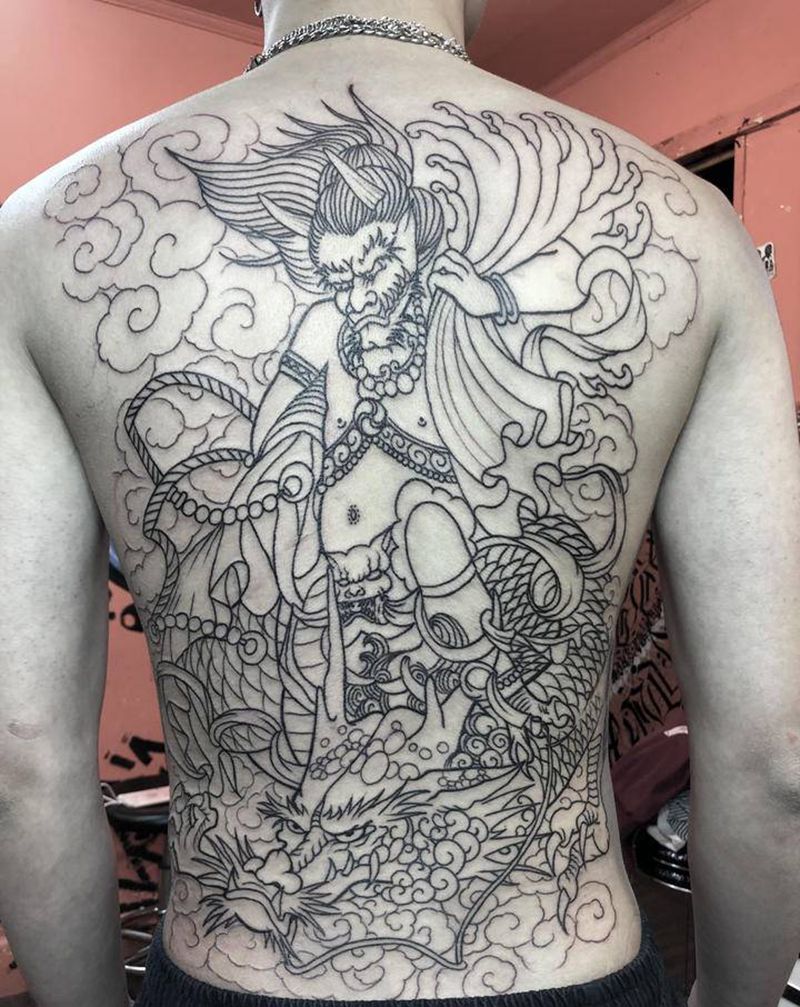 线条纹身图片_背部纹身图案