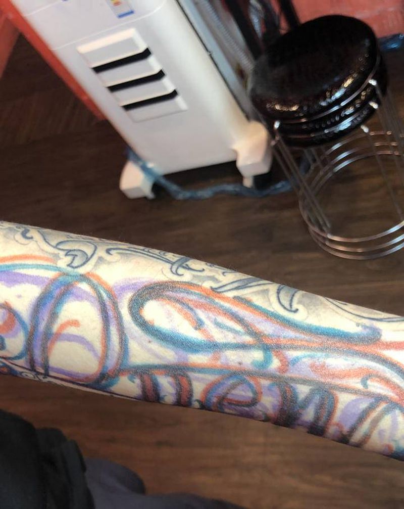 现场创作纹身图片_手部花体字纹身图案