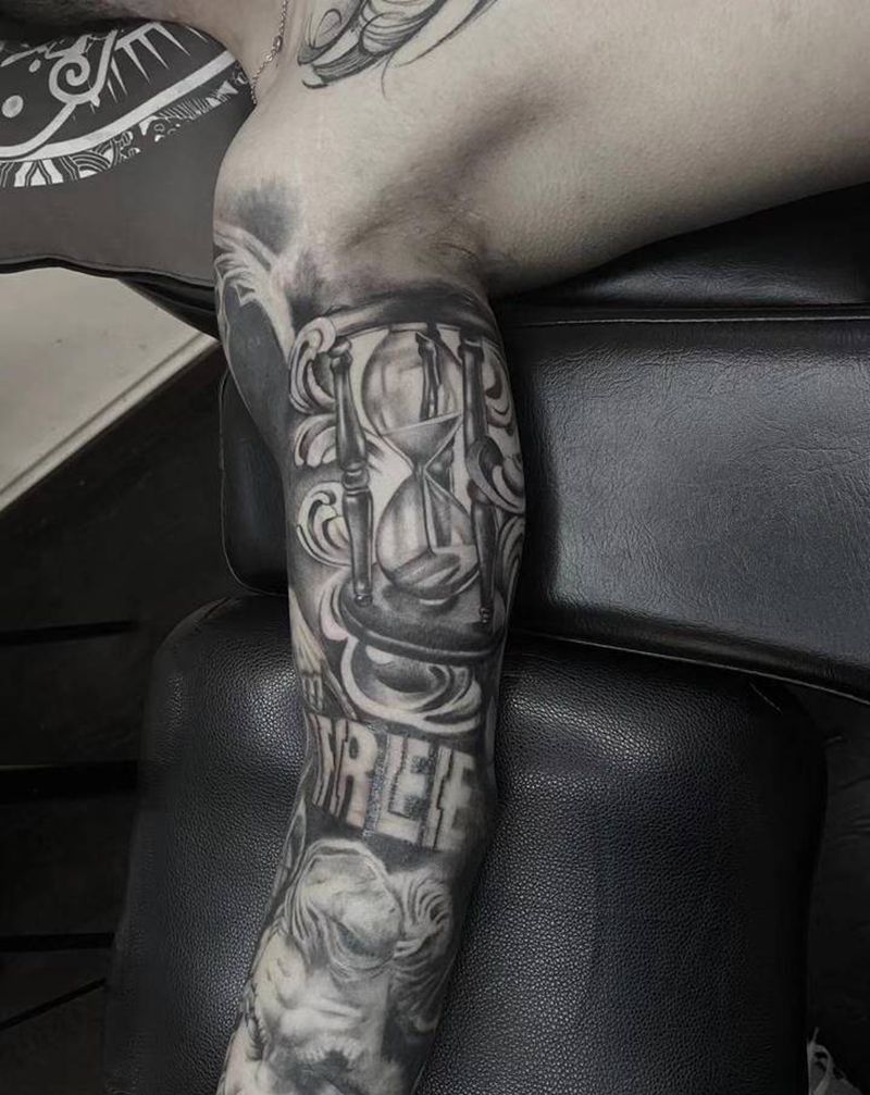 写实沙漏纹身图片_手臂欧美写实纹身图案