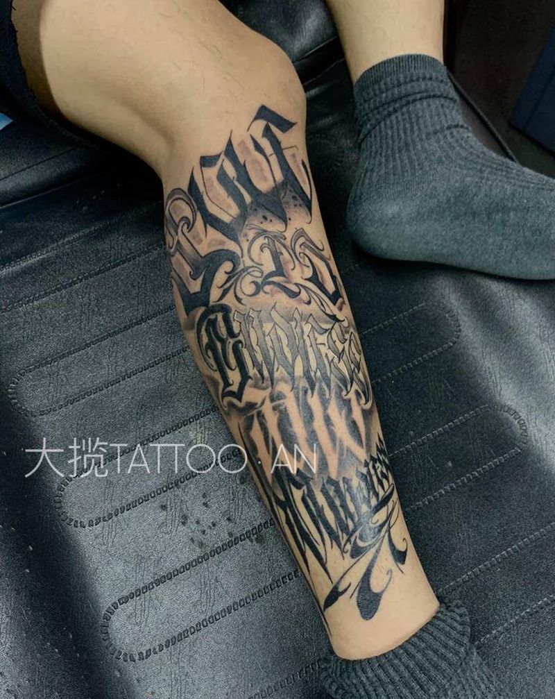 花体字纹身图片_腿部花体字纹身图案