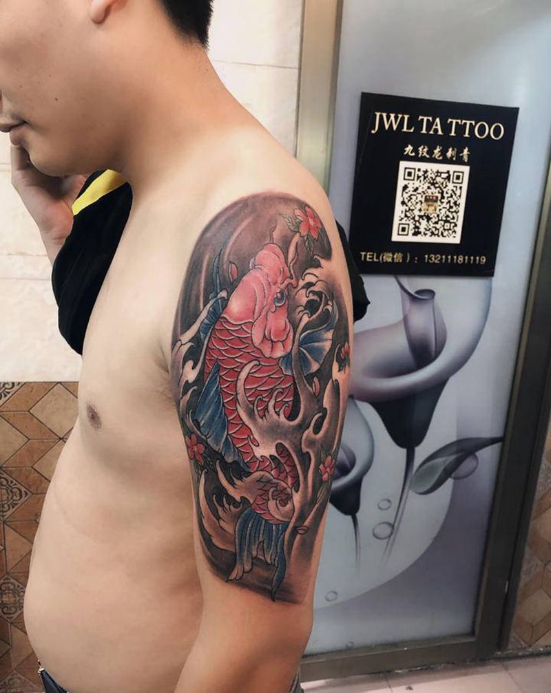 鲤鱼纹身图片_手臂新传统纹身图案