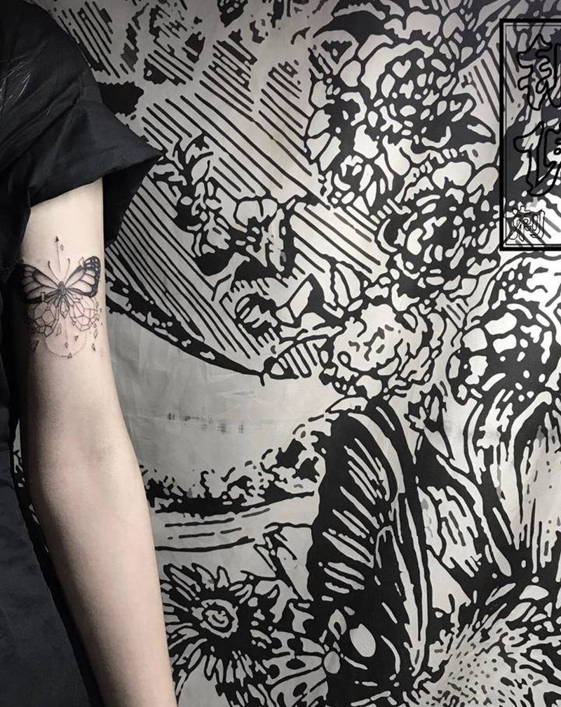 蝴蝶纹身图片_手臂纹身图案