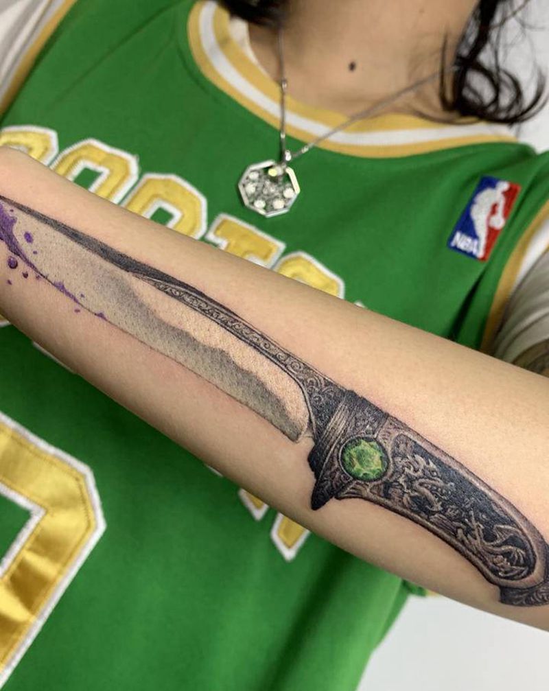 写实匕首纹身图片_手臂欧美写实纹身图案