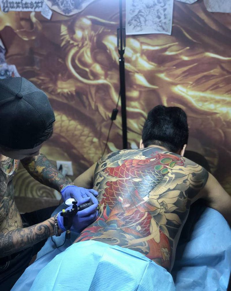 遮盖后背三个图 未完纹身图片_背部纹身图案