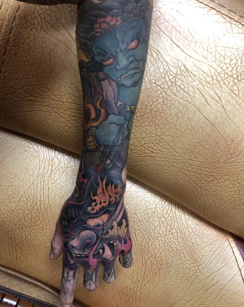 遮盖蝎子纹身图片_手部纹身图案