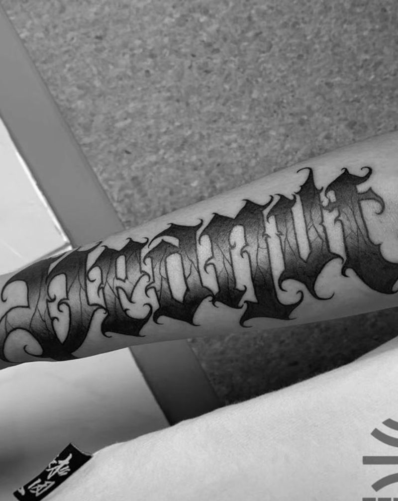 花体字纹身图片_手臂花体字纹身图案