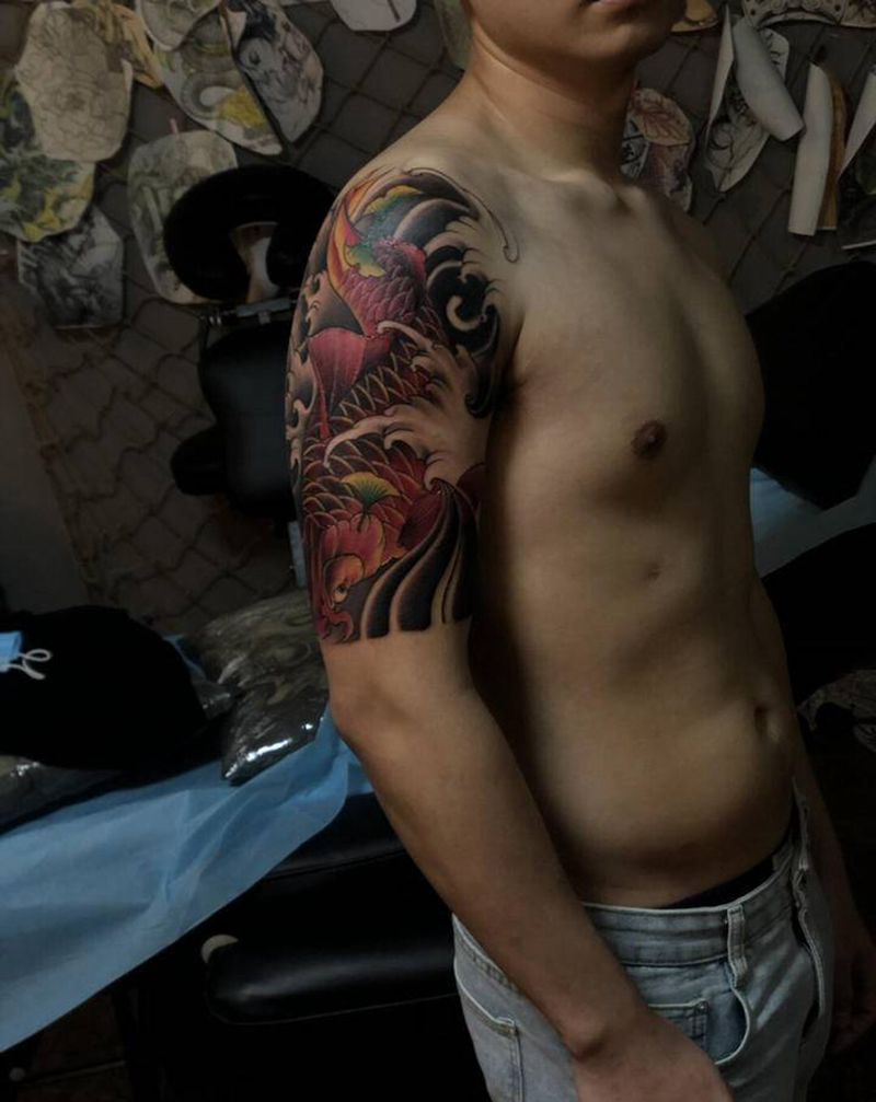 鲤鱼纹身图片_手臂纹身图案