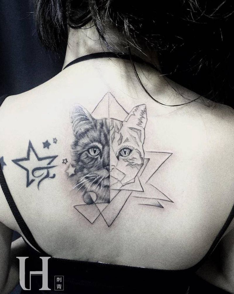 CAT纹身图片_背部几何欧美写实纹身图案