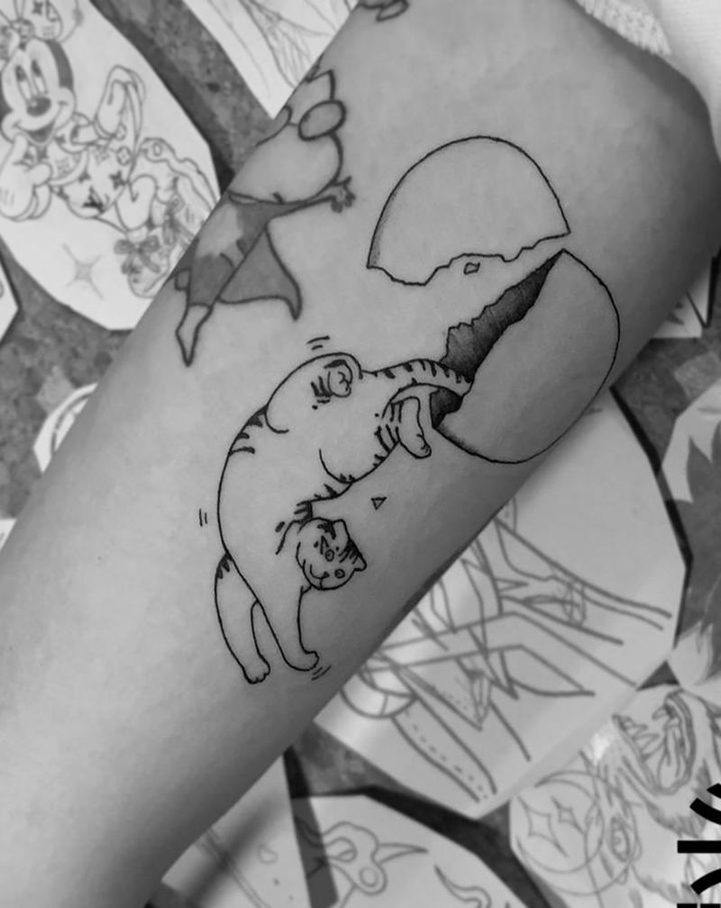 貓纹身图片_手臂纹身图案