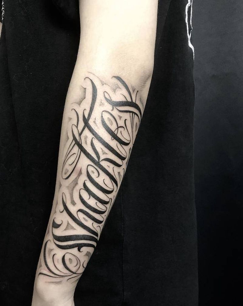 软花小臂纹身图片_手臂手部花体字纹身图案