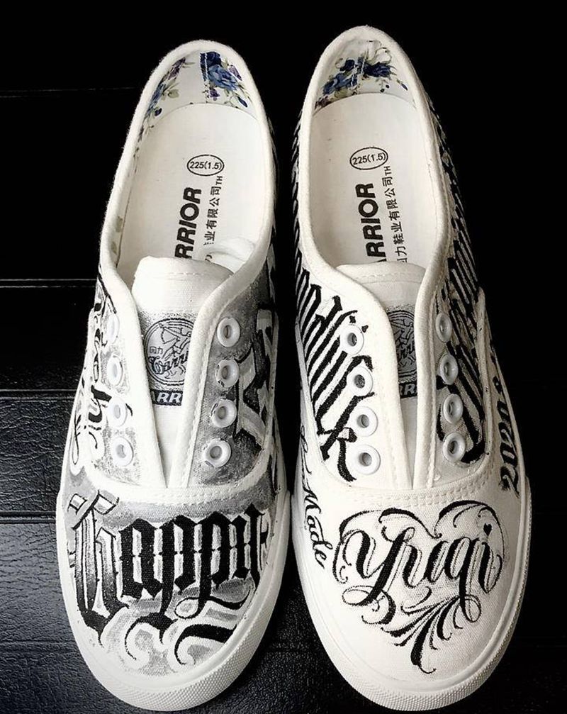 画双鞋子玩纹身图片_脚部花体字纹身图案