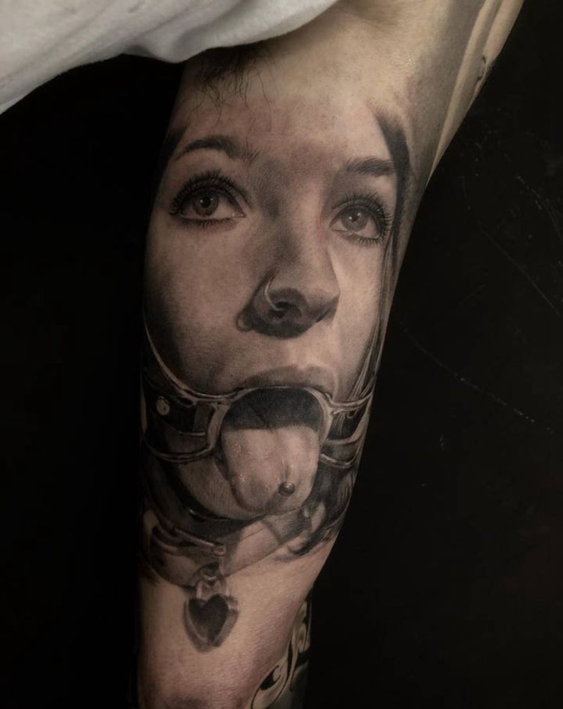 女孩儿纹身图片_手部手臂欧美写实纹身图案