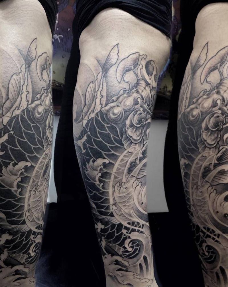 大鲤纹身图片_腿部新传统纹身图案