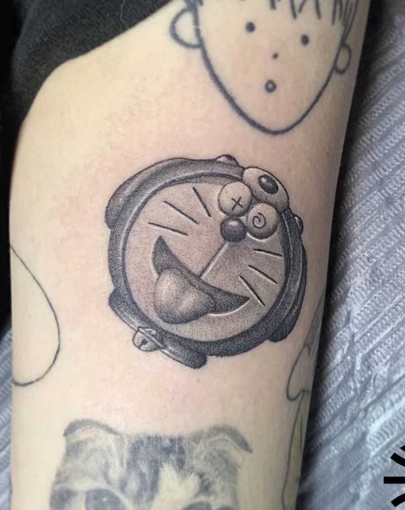 哆啦A梦纹身图片_手臂欧美写实纹身图案