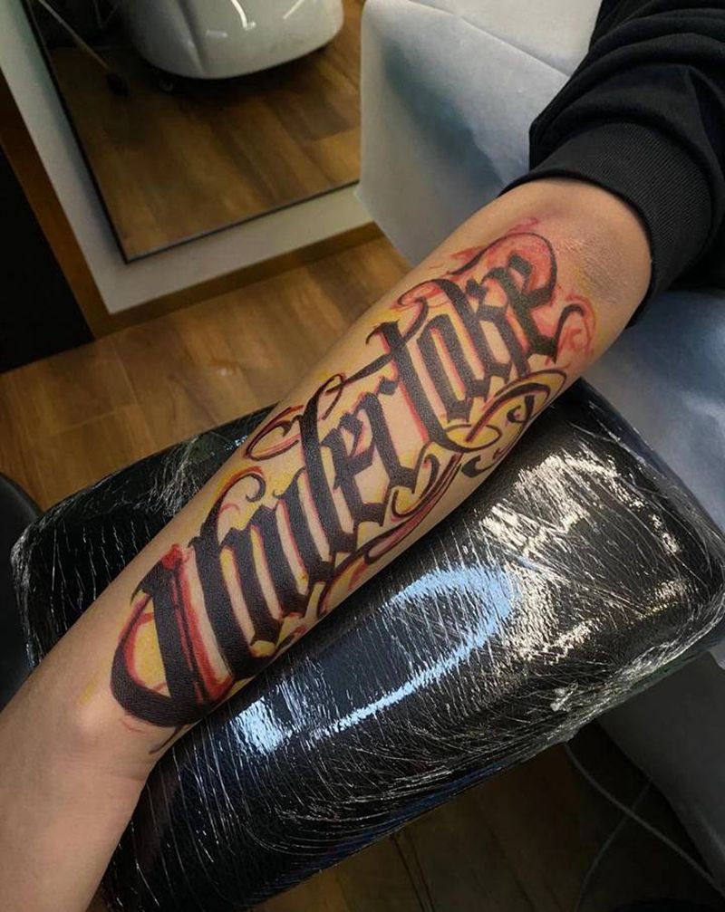 花体字纹身图片_手臂纹身图案