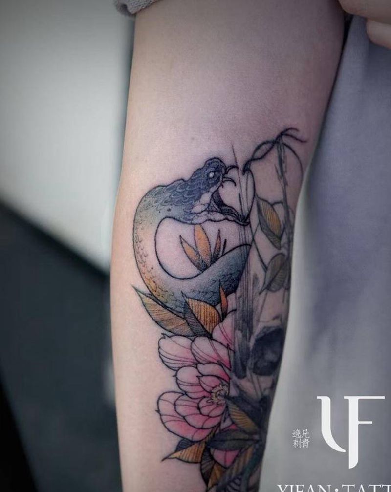 蛇纹身图片_手臂手部水彩蛇花骷髅头纹身图案