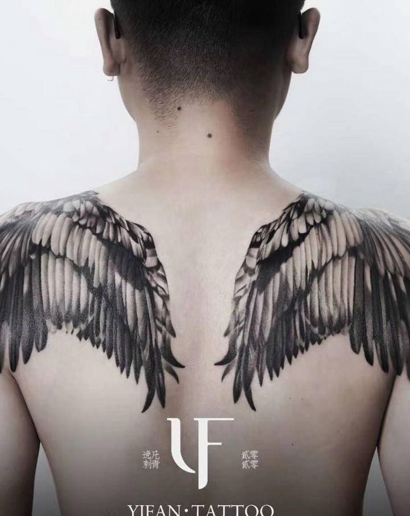 翅膀纹身图片_背部欧美写实翅膀纹身图案