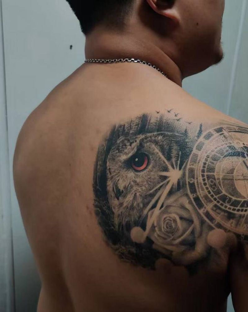 恢复后纹身图片_背部手臂欧美写实狮子猫头鹰恢复后纹身图案