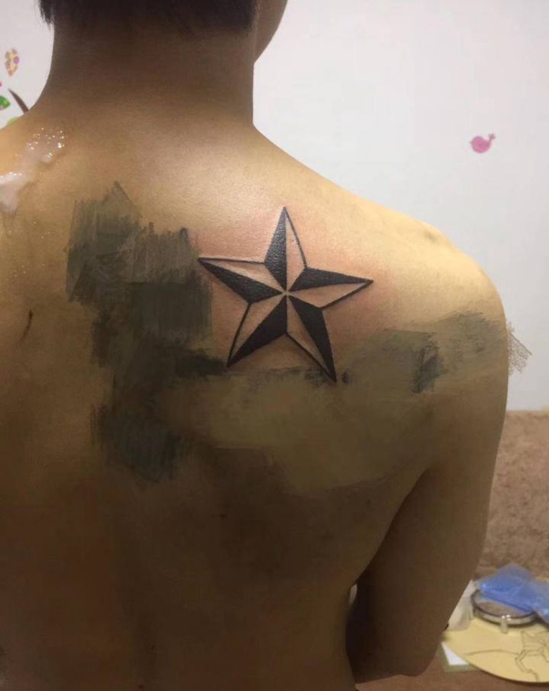 星星纹身图片_肩部几何图腾纹身图案