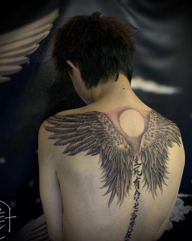翅膀纹身图片_背部纹身图案