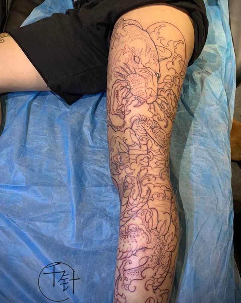 虎戏蛇纹身图片_腿部老传统新传统纹身图案