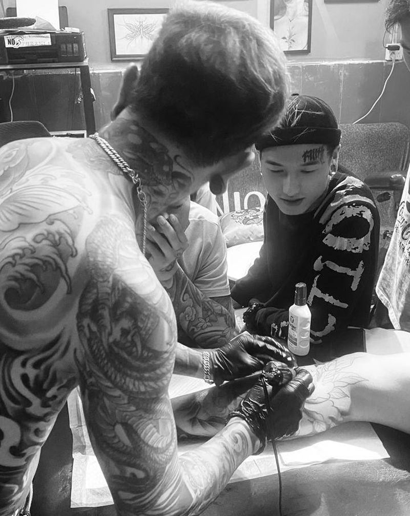 小腿纹身图片_脚部纹身图案