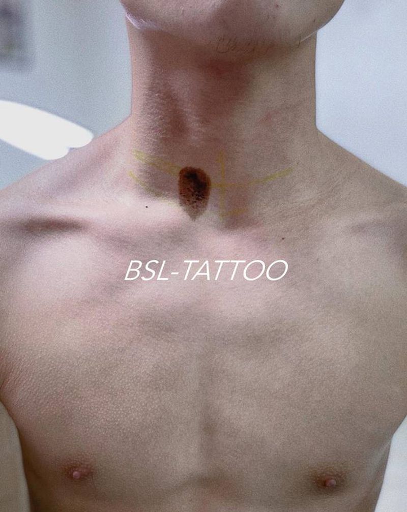 遮蓋：勝纹身图片_颈部水墨胎记纹身图案